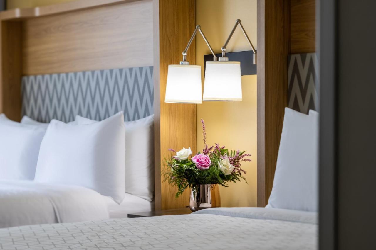 Holiday Inn - Long Island - Islip Arpt East By Ihg Holtsville Buitenkant foto